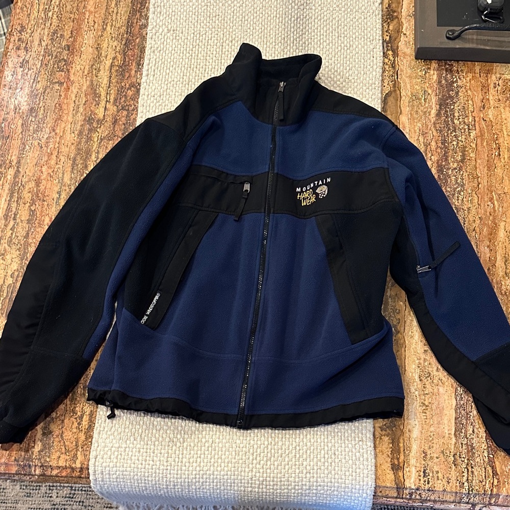 Mountain Hardwear Men's Performance Jacket in Black and Blue